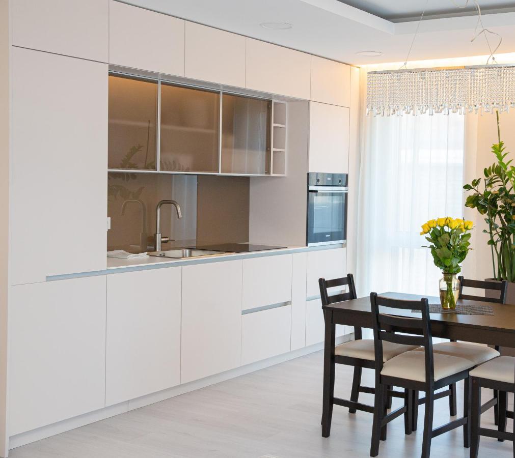 Luxurious Blue&Yellow Apartment In Kaunas Center Exterior foto