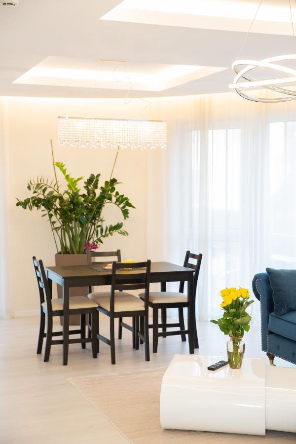 Luxurious Blue&Yellow Apartment In Kaunas Center Exterior foto