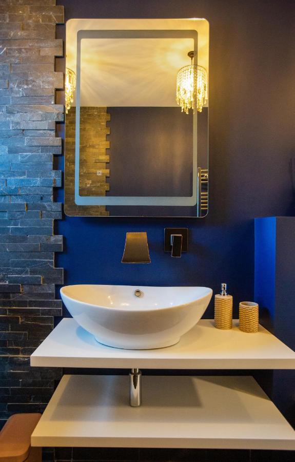 Luxurious Blue&Yellow Apartment In Kaunas Center Exterior foto